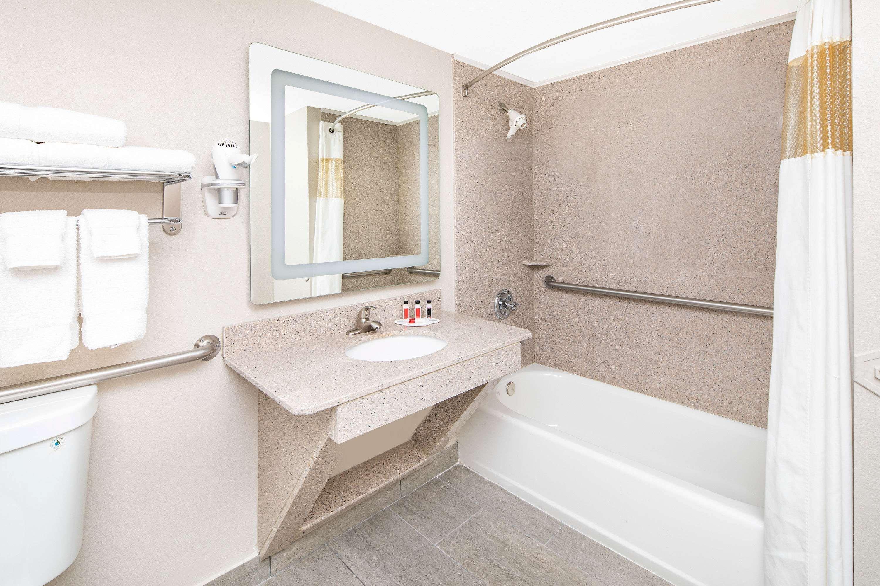 Ramada By Wyndham Alpharetta Atlanta North Hotel Екстериор снимка